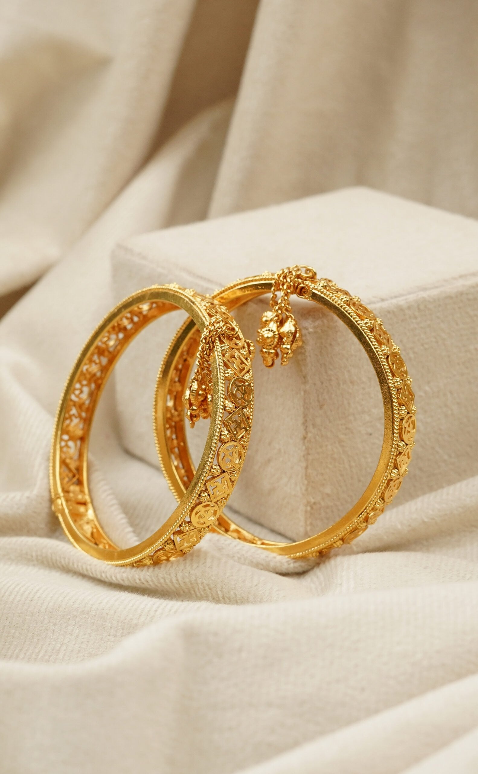 Classic Carved Gold Bangle with Dangling Charms (AN-BA-18-G)