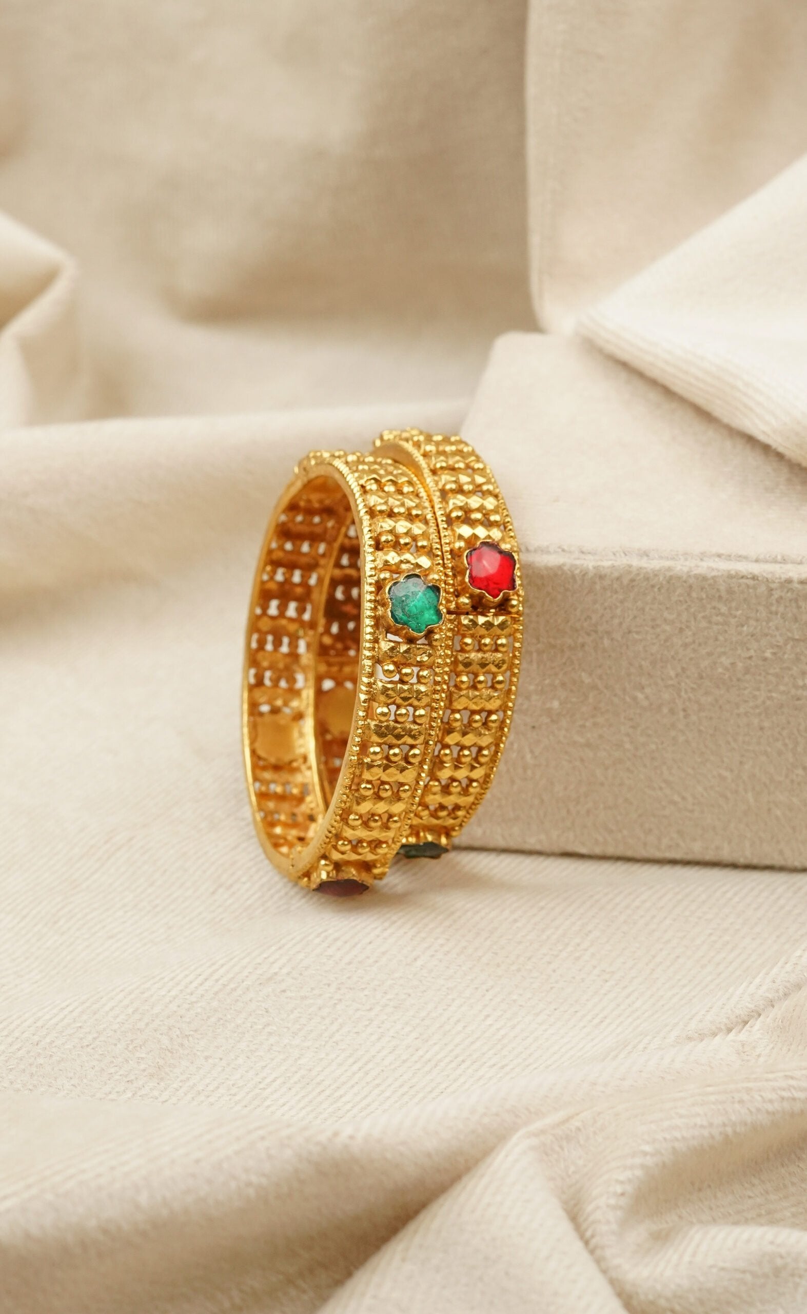 Green–Red Stone Textured Heritage Bangle (AN-BA-23-M)