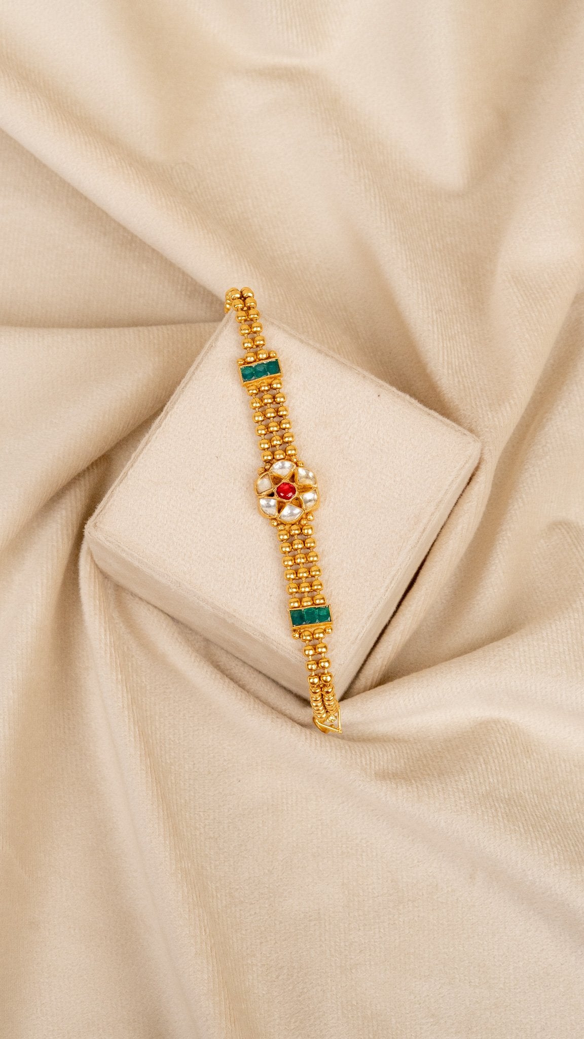 Emerald Cluster Kundan Bracelet (AN-BR-06-M)