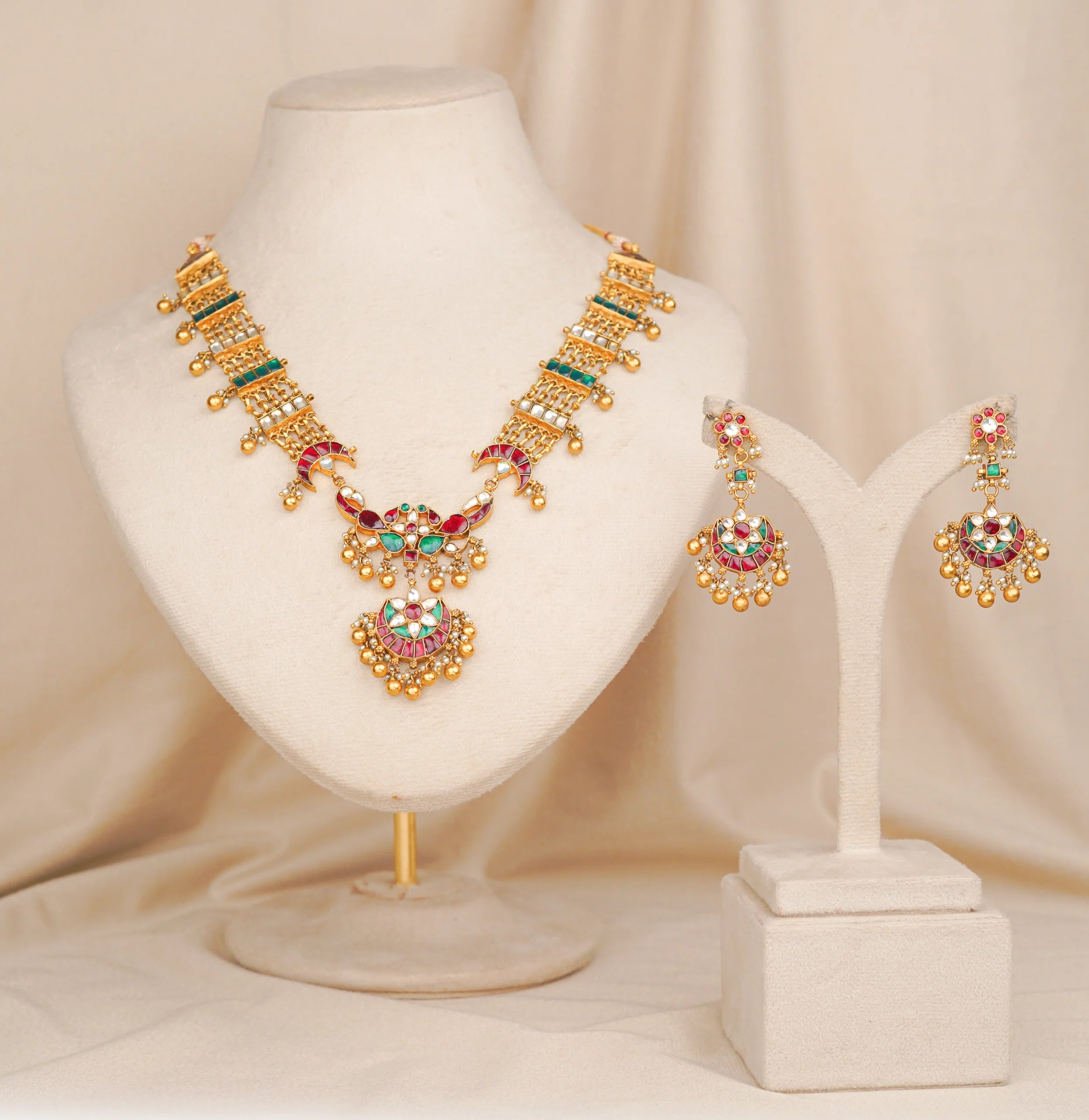 Jadtar Moon Necklace (JA-NK-01-M)