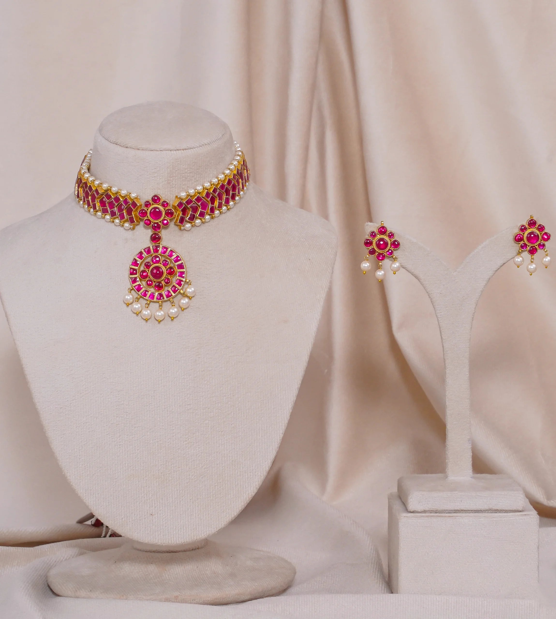 Jadtar Round Necklace (JA-NK-13-R)