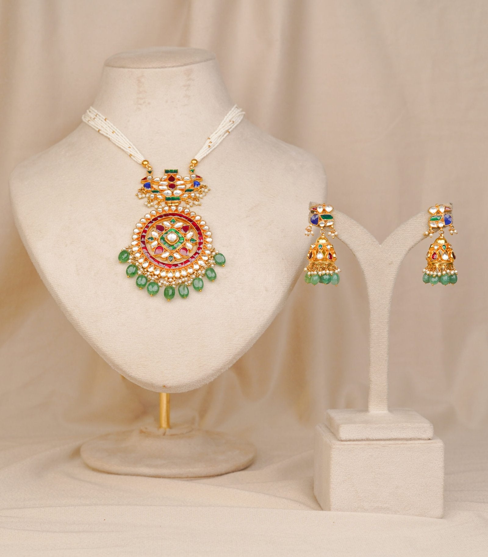 Jadtar Round Pendant (JA-PD-11-M)