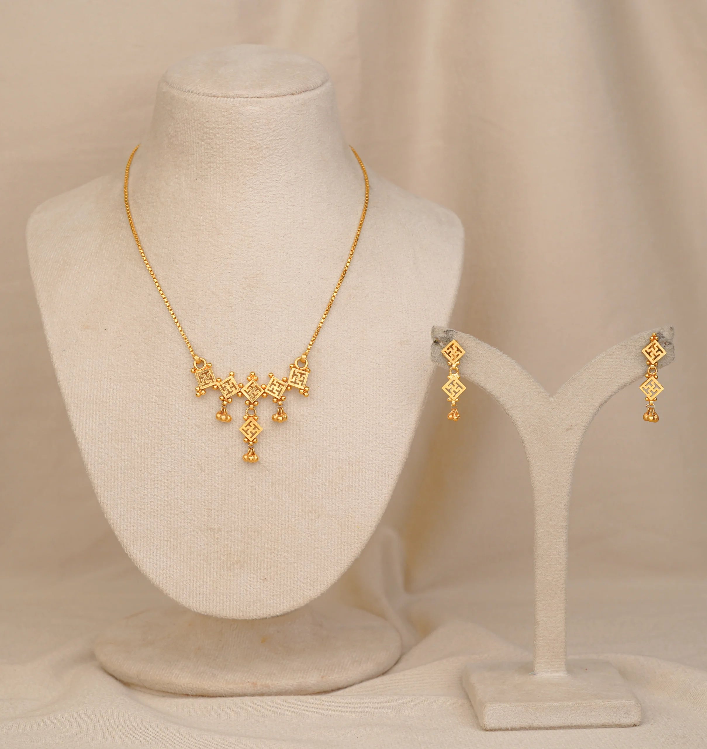 Antique Swastik Pendant (AN-PD-29-M)