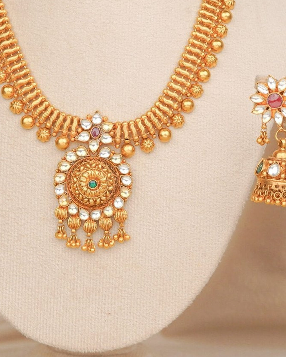 Antique Mor Set – close-up detail – Dev Jewellers
