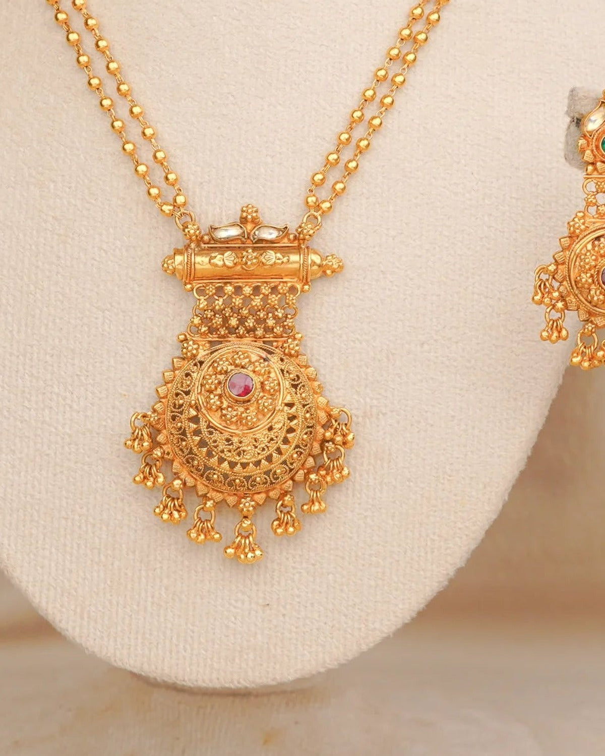 Antique Zaalar Pendant – close-up detail – Dev Jewellers