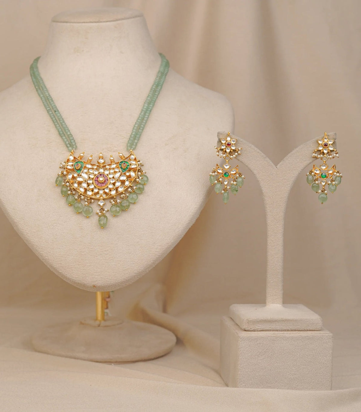 Jadtar Round Pendant - jadtar kundan pendant in 1 gram gold forming by Dev Jewellers, view 1