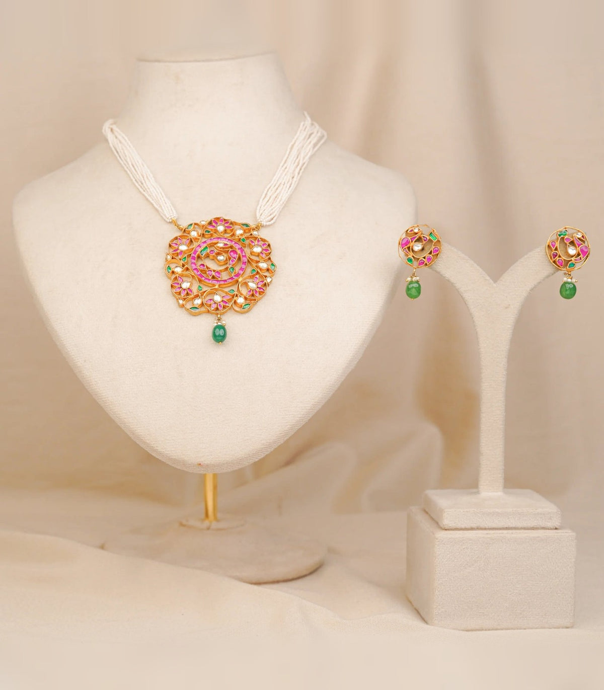 Jadtar Round Pendant - jadtar kundan pendant in 1 gram gold forming by Dev Jewellers, view 1