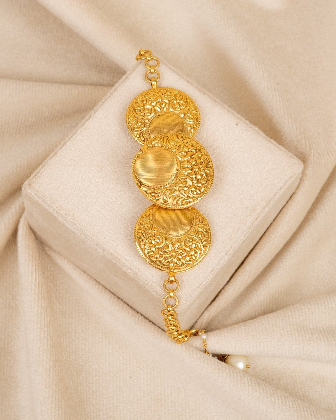 Floral Kundan Bracelet With Green Stones – antique kundan bracelet in 1 gram gold forming by Dev Jewellers, view 1