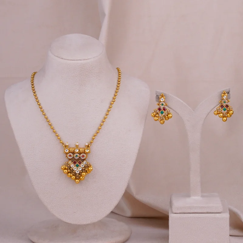 Antique Triangle Pendant (AN-PD-04-M)
