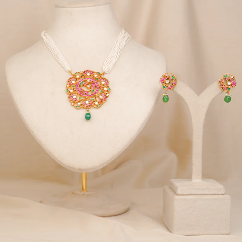 Jadtar Round Pendant (JA-PD-02-M)